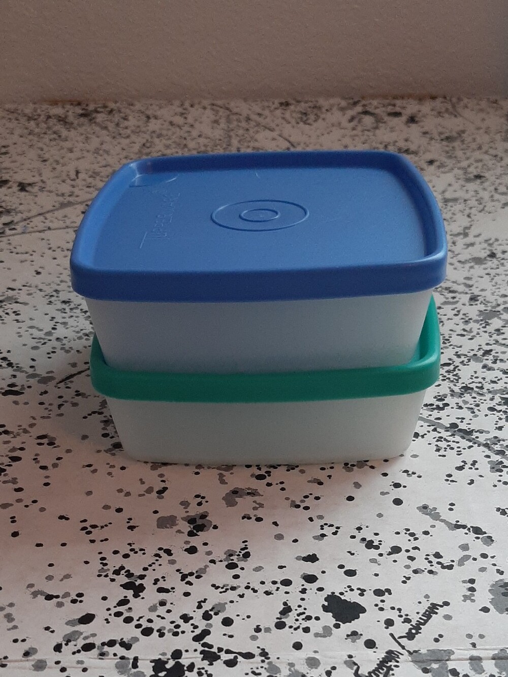 Tupperware Refrigerator Square Set/2 - Picture 5 of 9